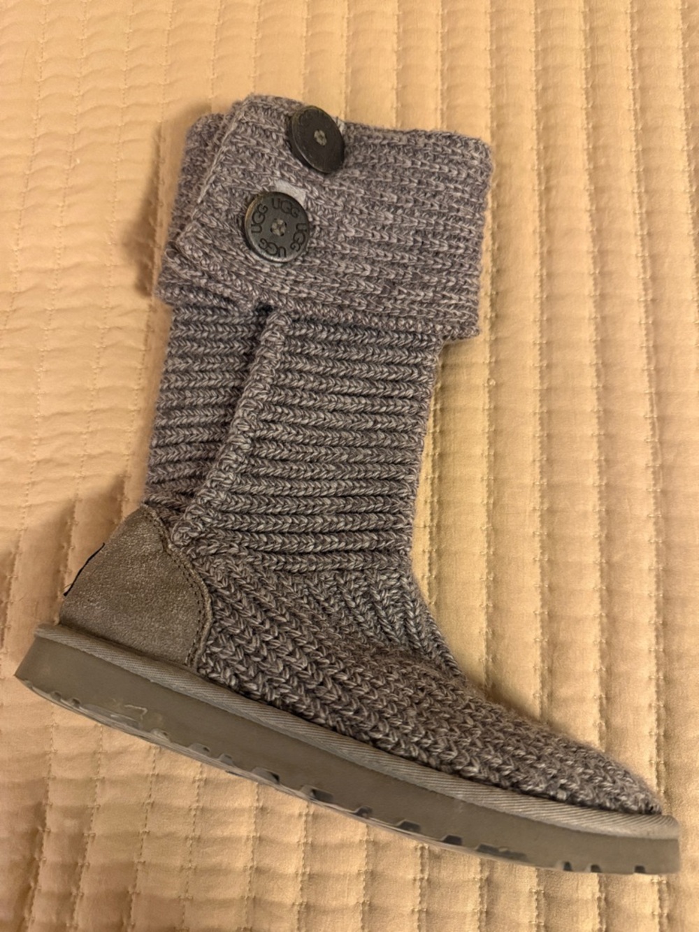 Vintage Y2K UGG Gray Knit Fold-Over Button Boot